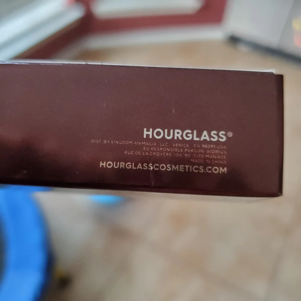 Hourglass veil double-ended power brush
